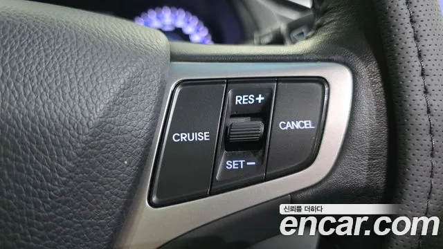 Hyundai i40 2012 thumb 11