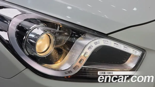 Hyundai i40 2012 thumb 6