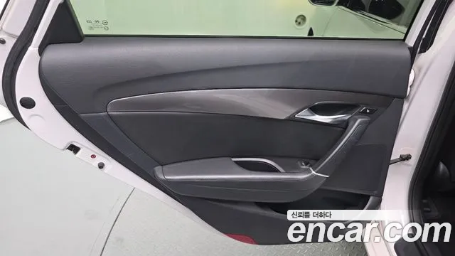 Hyundai i40 2012 thumb 10