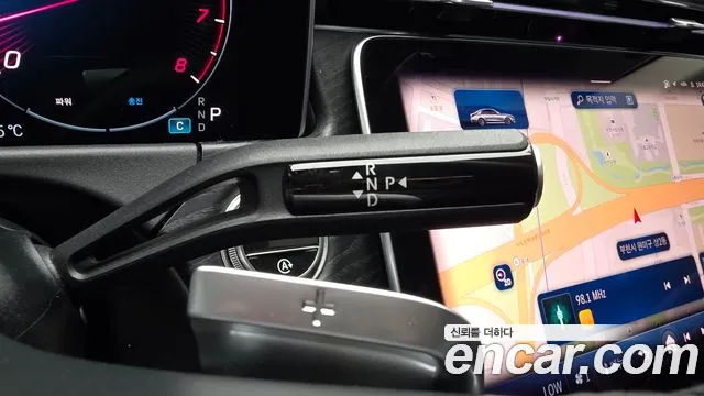 Mercedes-Benz E-Class 2025 thumb 2