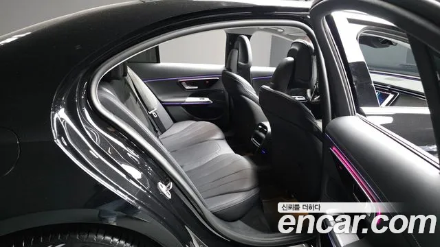Mercedes-Benz E-Class 2025 thumb 5