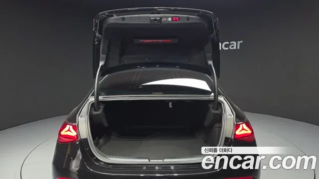 Mercedes-Benz E-Class 2025 thumb 11