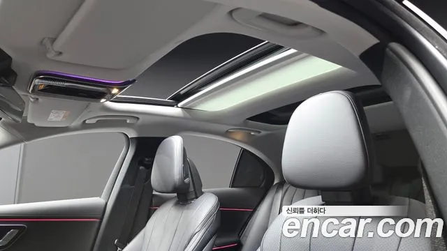 Mercedes-Benz E-Class 2025 thumb 4