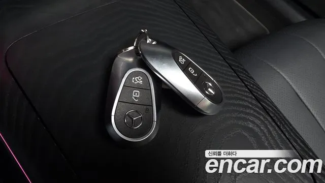 Mercedes-Benz E-Class 2025 thumb 6