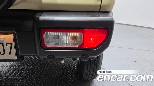 Suzuki Jimny 2025 thumb 2