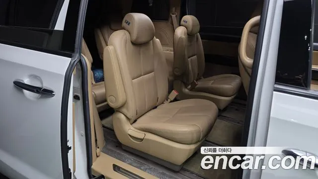 Kia Carnival 2019 thumb 5