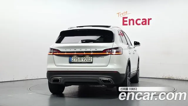 Lincoln Nautilus 2020 thumb 12