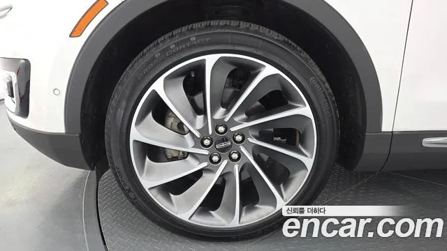 Lincoln Nautilus 2020 thumb 5