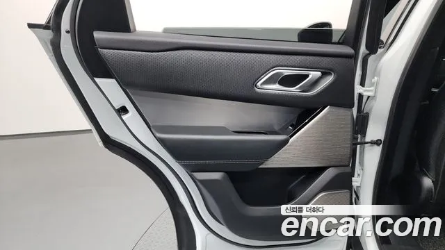 Land Rover Range Rover Velar 2018 thumb 12