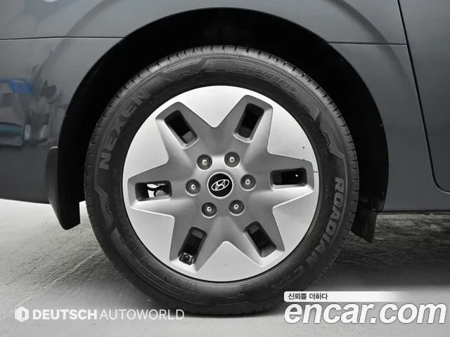 Hyundai Staria 2023 thumb 6