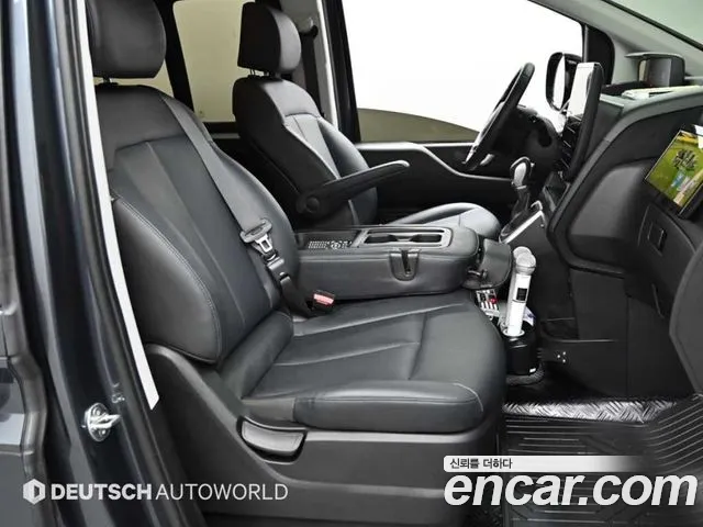 Hyundai Staria 2023 thumb 12