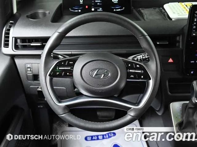 Hyundai Staria 2023 thumb 4