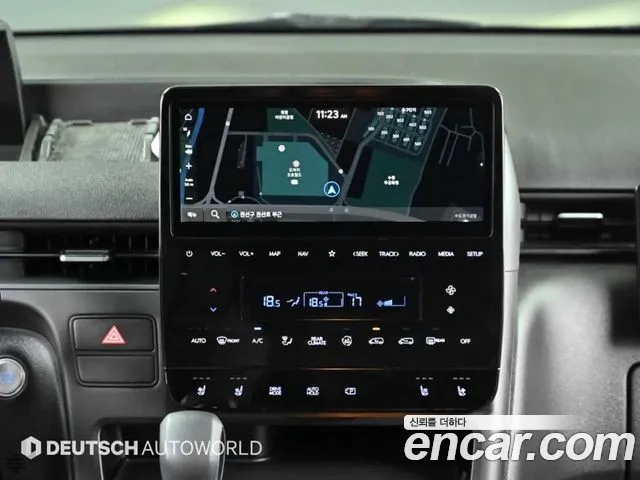 Hyundai Staria 2023 thumb 5