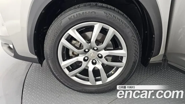 Lexus NX 2016 thumb 4