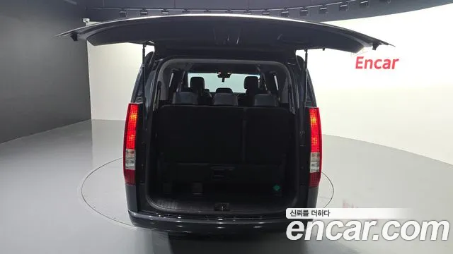 Hyundai Staria 2023 thumb 9