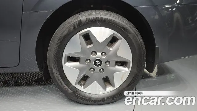 Hyundai Staria 2023 thumb 4