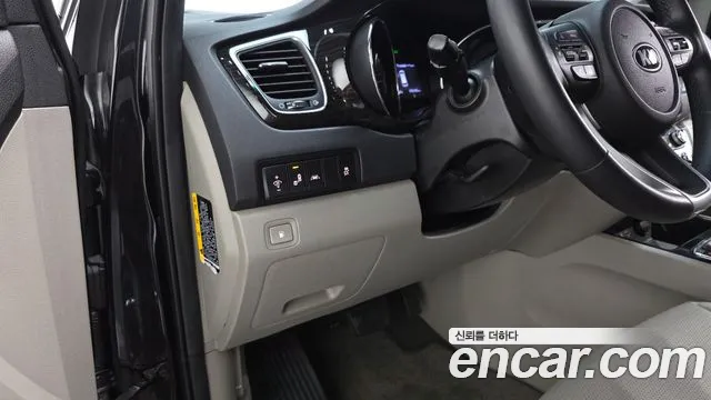 Kia Carnival 2020 thumb 11