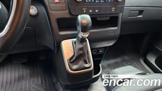 Hyundai Staria 2021 thumb 5
