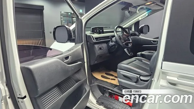 Hyundai Staria 2021 thumb 3
