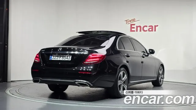 Mercedes-Benz E-Class 2016 thumb 2