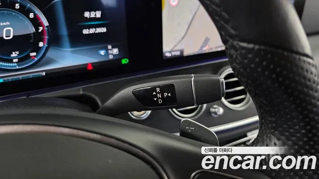 Mercedes-Benz E-Class 2016 thumb 9