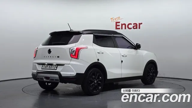 KGM Tivoli 2015 thumb 8