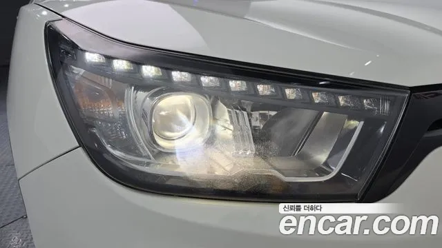 KGM Tivoli 2015 thumb 12