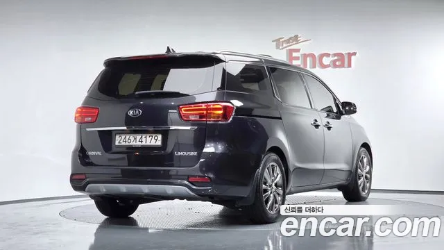 Kia Carnival 2018 thumb 2
