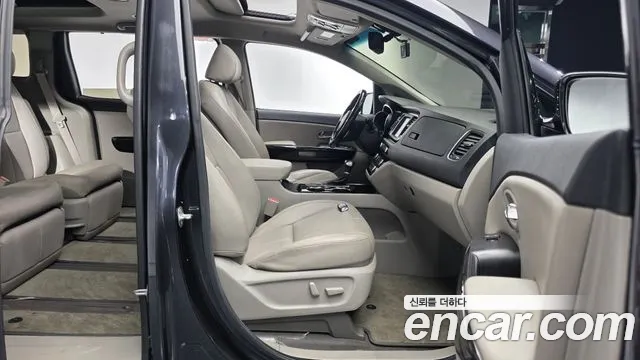 Kia Carnival 2018 thumb 11