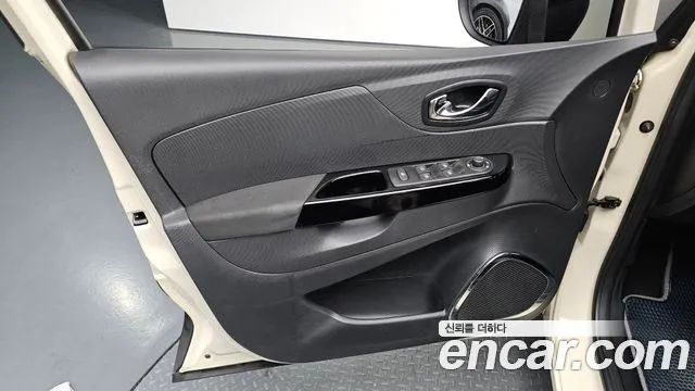 Renault QM3 2014 thumb 9