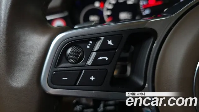 Porsche Panamera 2018 thumb 10