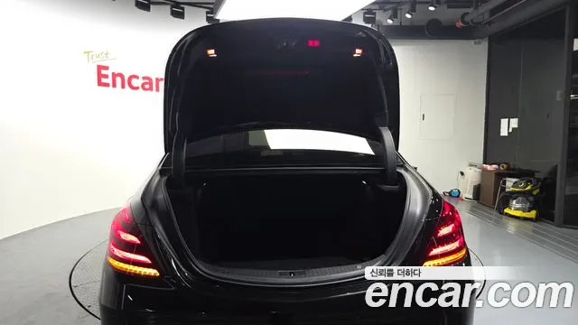 Mercedes-Benz S-Class 2017 thumb 12