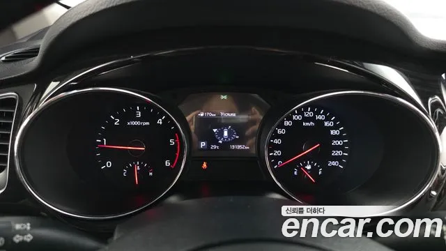 Kia Carnival 2019 thumb 11