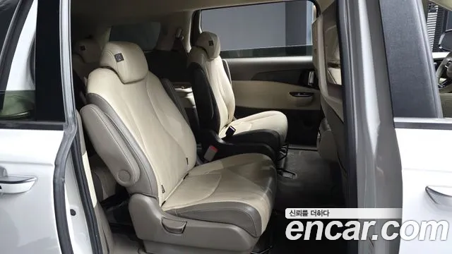 Kia Carnival 2022 thumb 4