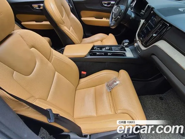 Volvo XC60 2018 thumb 10