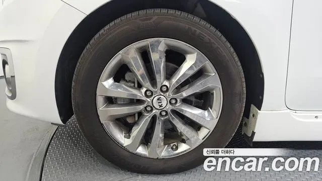 Kia Carnival 2016 thumb 11