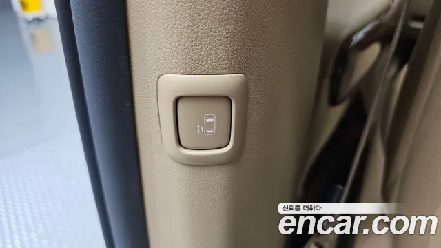 Kia Carnival 2016 thumb 12