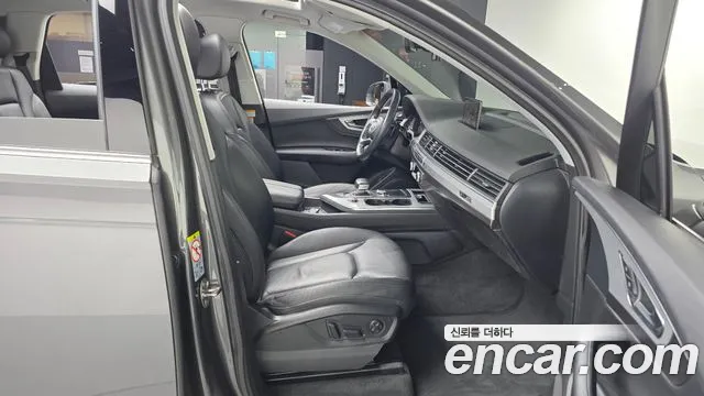 Audi Q7 2019 thumb 10