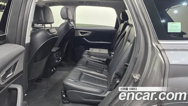 Audi Q7 2019 thumb 11
