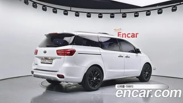 Kia Carnival 2018 thumb 5
