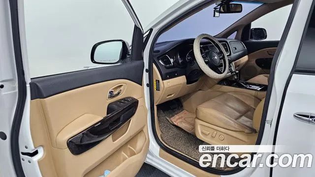Kia Carnival 2018 thumb 10