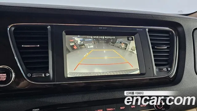 Kia Carnival 2018 thumb 12