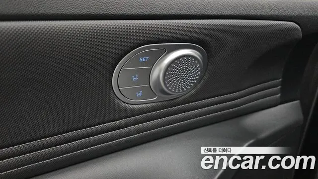 Hyundai Elantra 2023 thumb 3