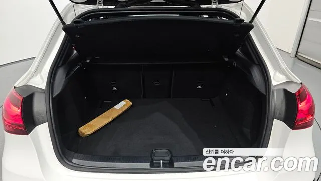 Mercedes-Benz A-Class 2026 thumb 12