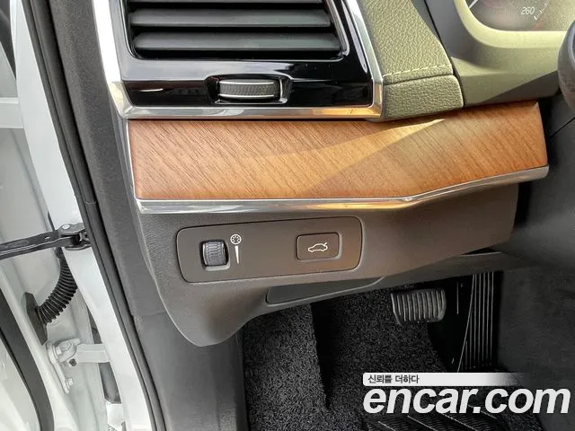 Volvo XC90 2020 thumb 12
