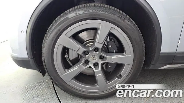Porsche Macan EV 2025 thumb 10