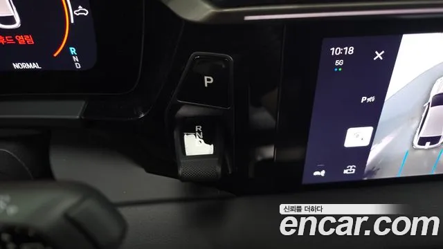 Porsche Macan EV 2025 thumb 11