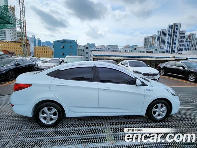 Hyundai Accent 2013 thumb 11
