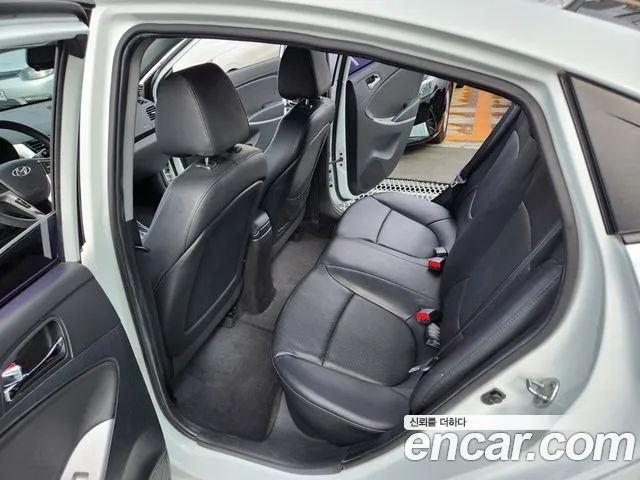 Hyundai Accent 2013 thumb 2