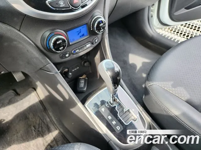 Hyundai Accent 2013 thumb 3